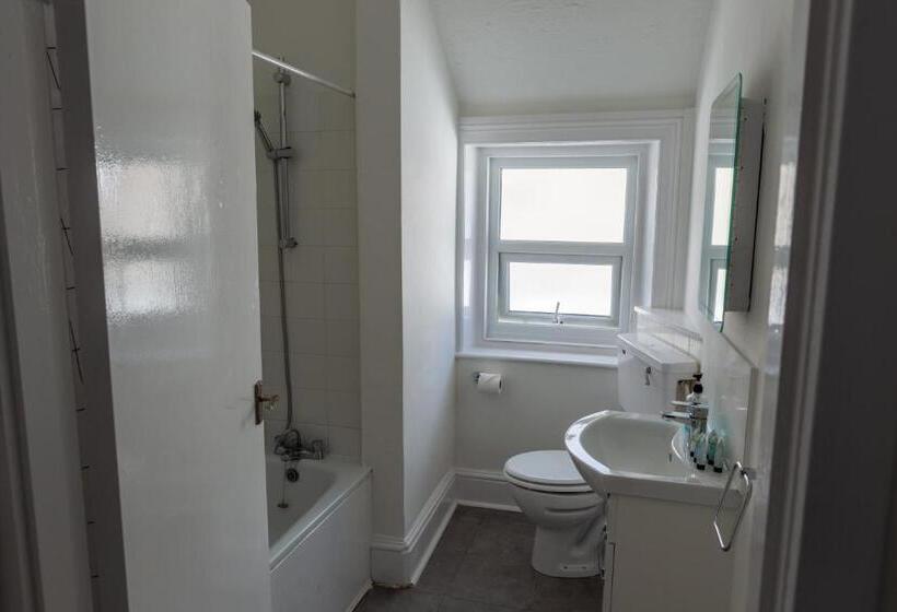 חדר סטנדרט, The Halcyon