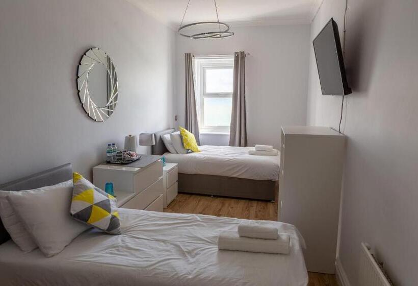 חדר סטנדרט, The Halcyon