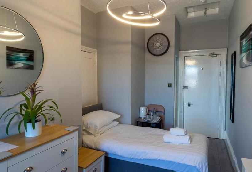 חדר סטנדרט, The Halcyon