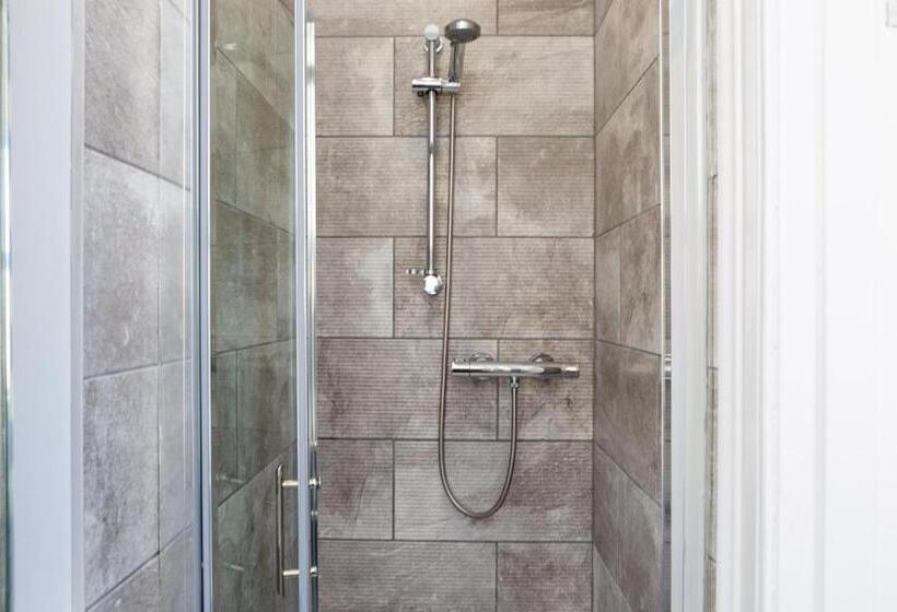 חדר סטנדרט, The Halcyon