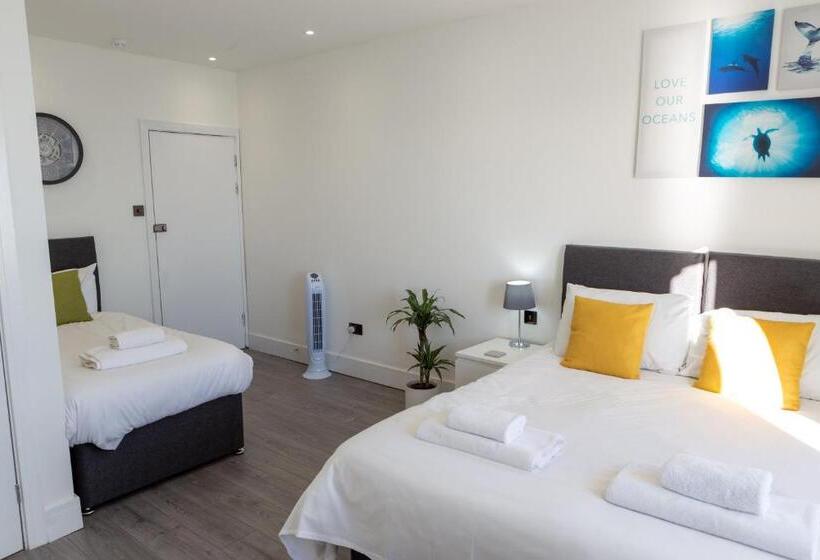 חדר דלוקס לשלושה עם נו לים, The Halcyon