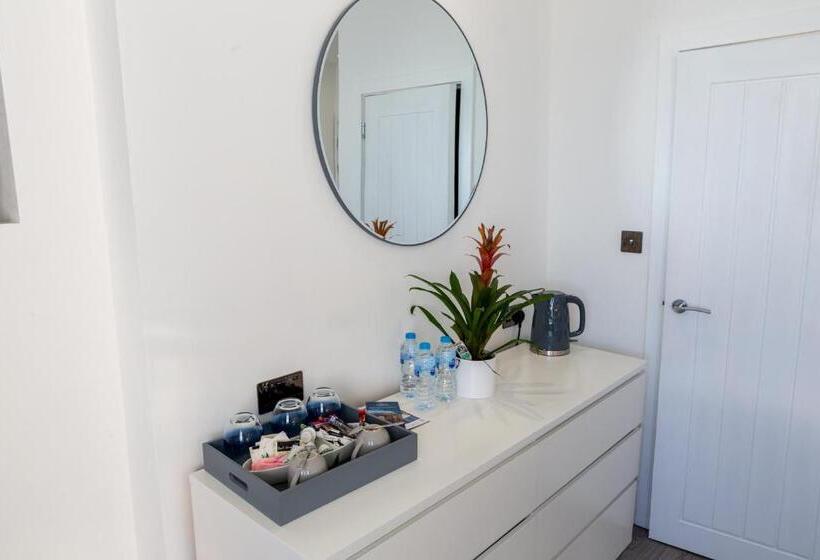 חדר דלוקס לשלושה עם נו לים, The Halcyon