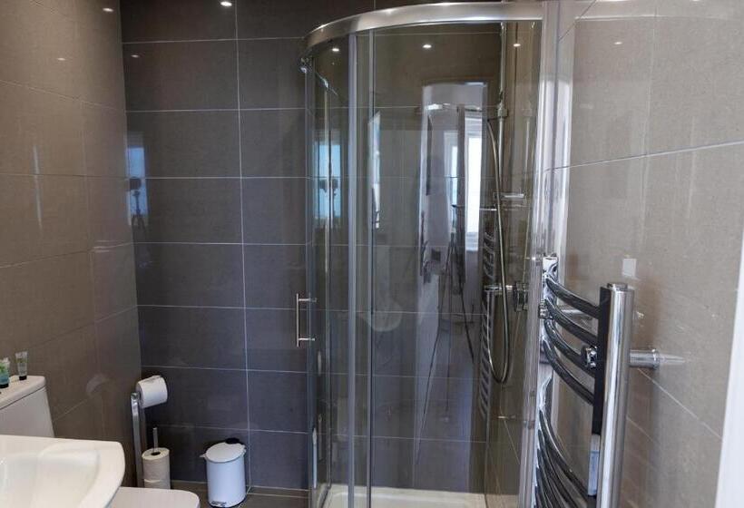 חדר דלוקס לשלושה עם נו לים, The Halcyon