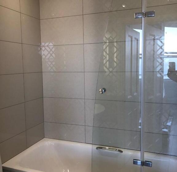 חדר סטנדרט יחיד, The Halcyon