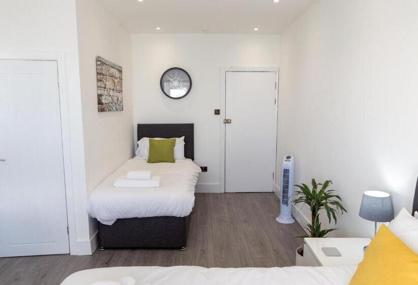 חדר סטנדרט יחיד, The Halcyon