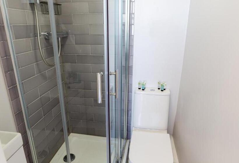 חדר סופריור, The Halcyon