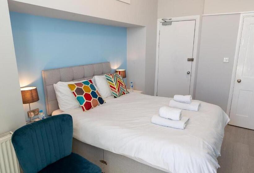 חדר סופריור, The Halcyon