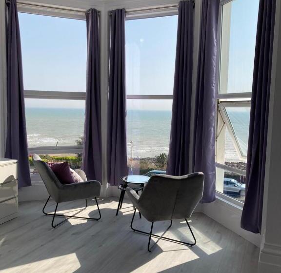 חדר סופריור לשלושה עם נוף לים, The Halcyon