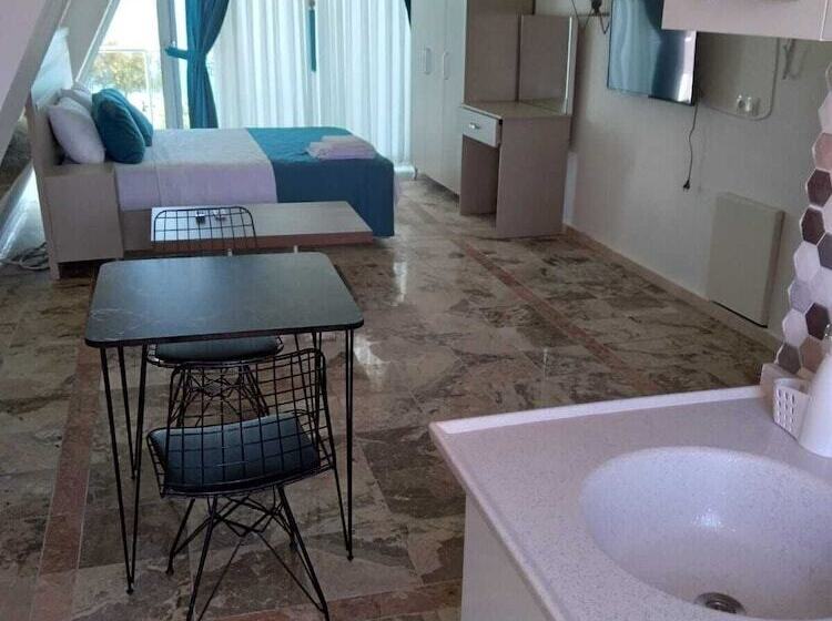 استودیوی استاندارد با چشمانداز دریا, Yelken Apart