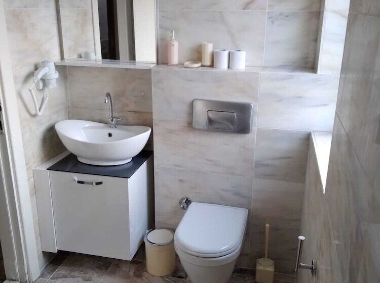 استودیوی استاندارد با چشمانداز دریا, Yelken Apart