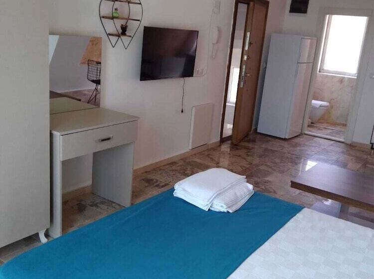 استودیوی استاندارد با چشمانداز دریا, Yelken Apart