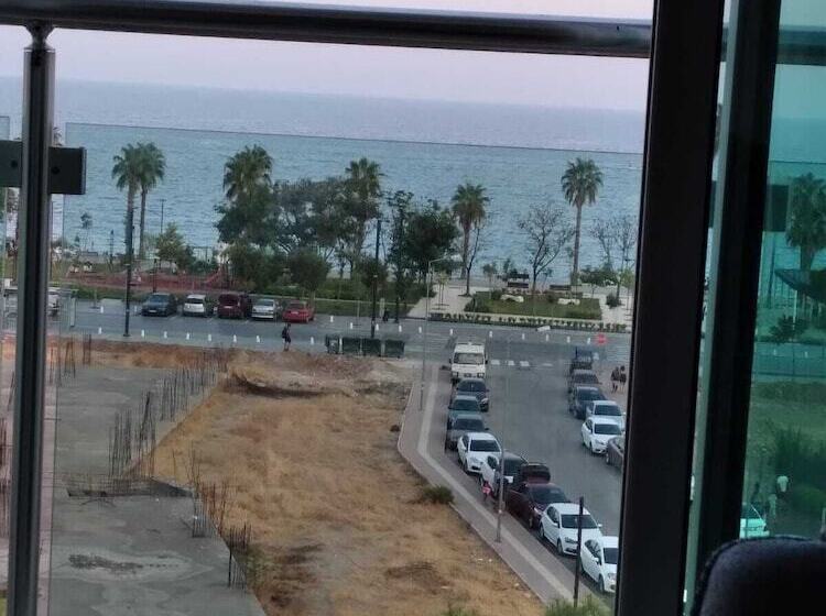 استودیوی استاندارد با چشمانداز دریا, Yelken Apart