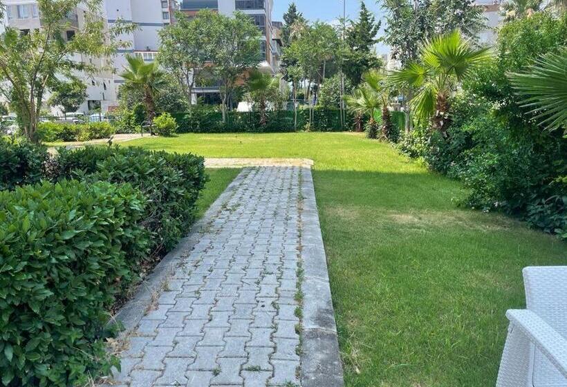 استودیوی استاندارد با چشمانداز دریا, Yelken Apart