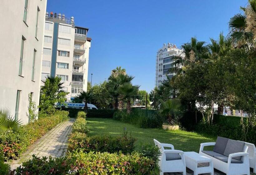 استودیوی استاندارد با چشم‌انداز دریا, Yelken Apart