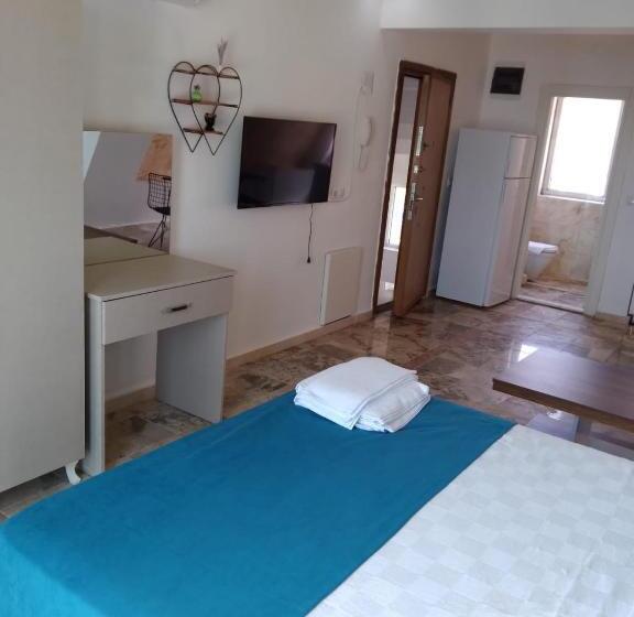 استودیوی استاندارد با چشمانداز دریا, Yelken Apart