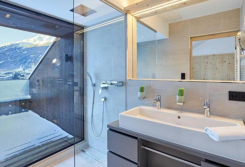 バルコニー付きデラックスルーム, Alpeinernature Resort Tirol