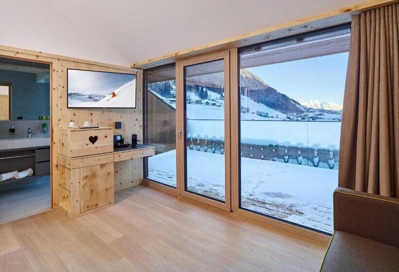 バルコニー付きデラックスルーム, Alpeinernature Resort Tirol