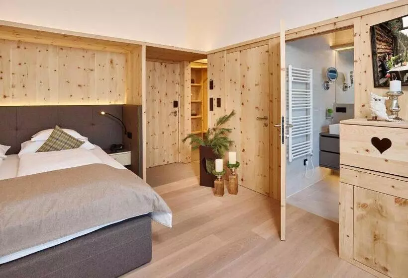 اتاق لوکس با بالکن, Alpeinernature Resort Tirol