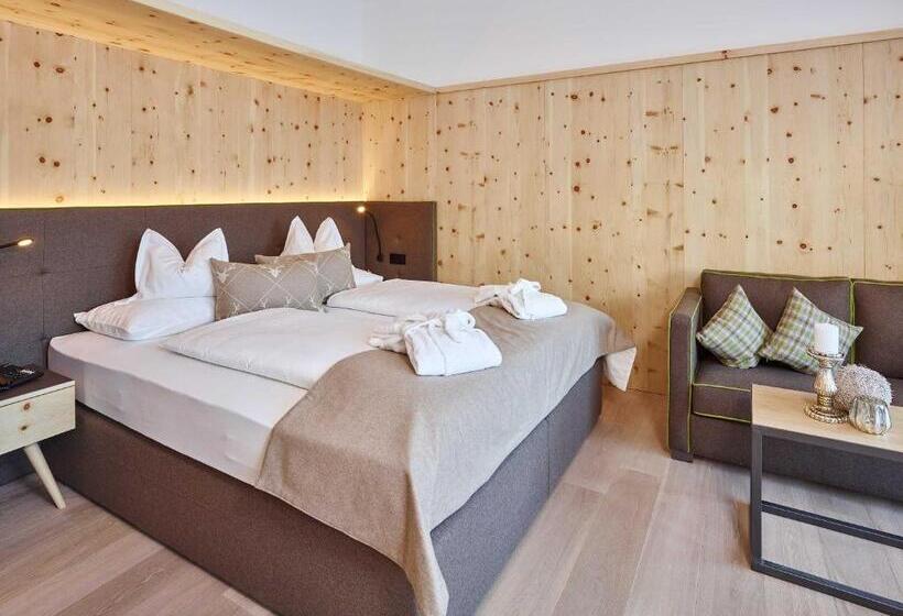 バルコニー付きデラックスルーム, Alpeinernature Resort Tirol