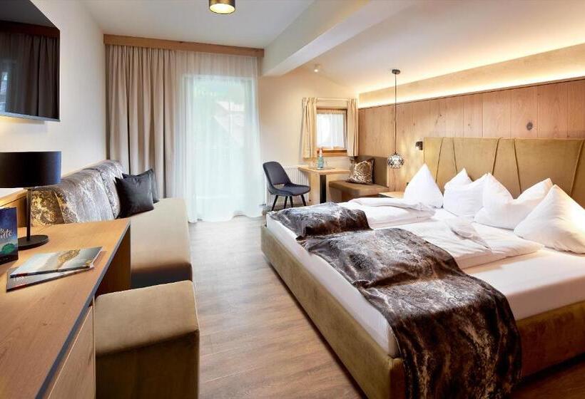 غرفة قياسية مزوَّدة بشُرفة, Margit