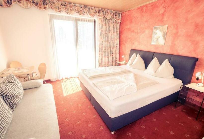 חדר סטנדרט לשלושה עם מרפסת, Pension Waldruh   Tannenheim