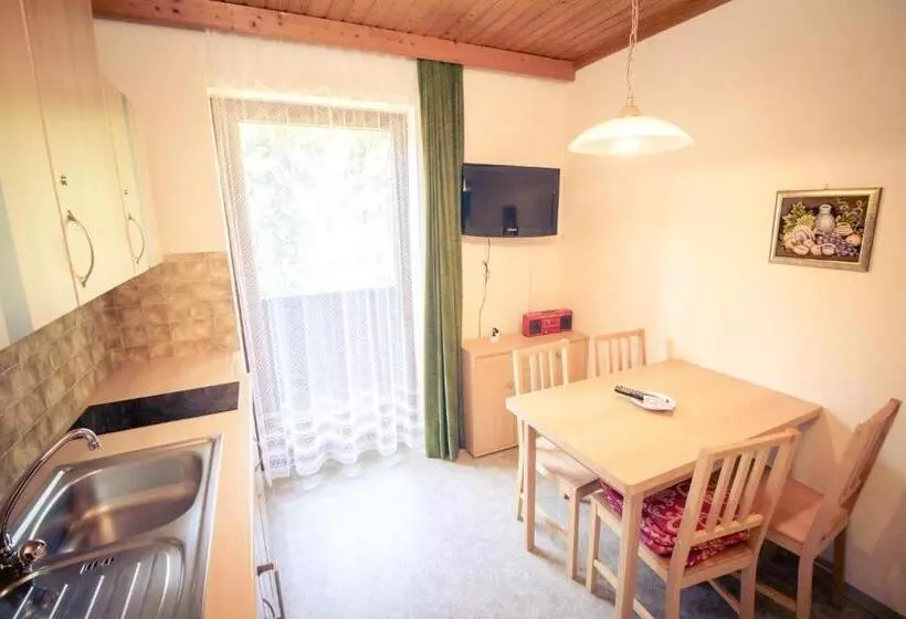 Huoneisto 2 Makuuhuonetta Parveke, Pension Waldruh   Tannenheim