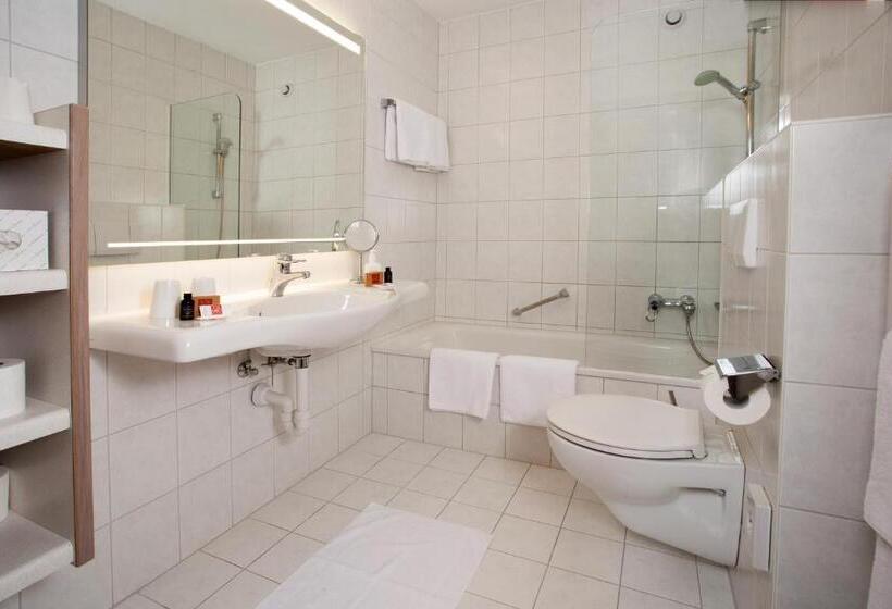 패밀리 룸, Bruno