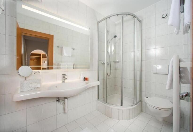 이코노미 싱글 룸, Bruno