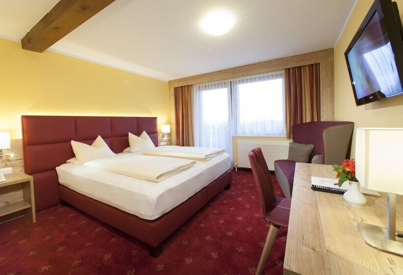 이코노미 룸, Bruno