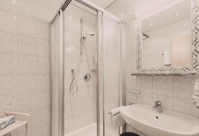 غرفة قياسية ثلاثية, Föhre