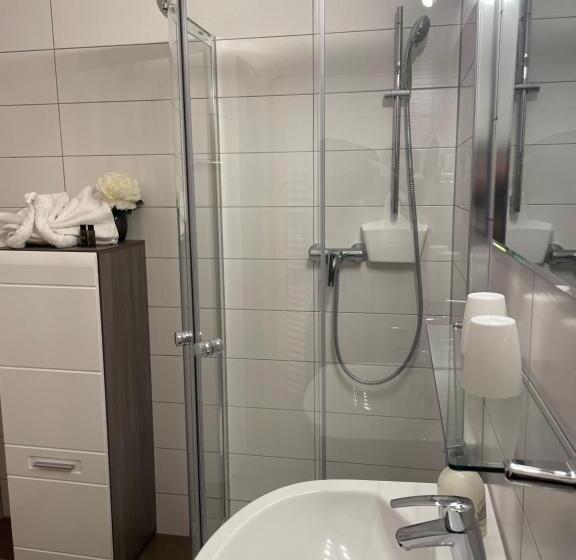 חדר משפחתי, Seehaus Kärnten Inn Mit Direktem Seezugang Und E Ladestation