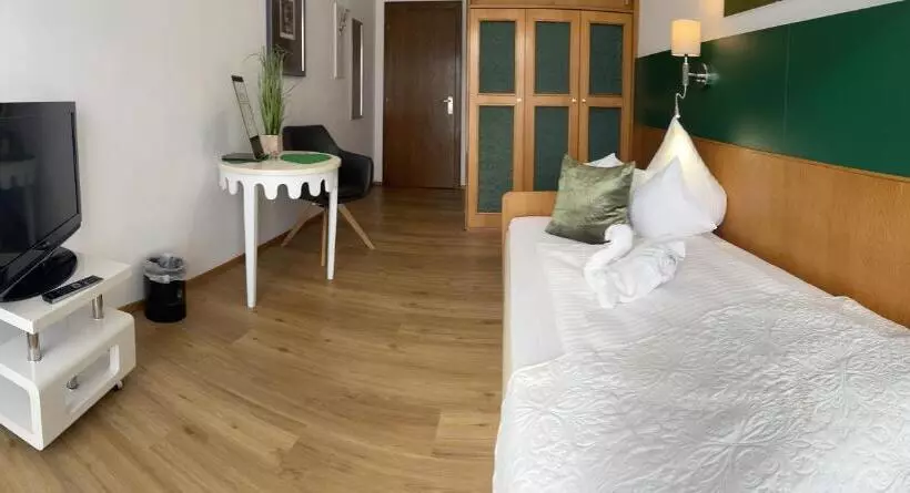 庭の見えるシングルルーム, Seehaus Kärnten Inn Mit Direktem Seezugang Und E Ladestation