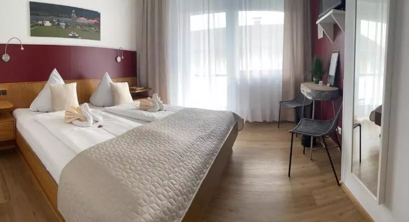 バルコニー付きスタンダードルーム, Seehaus Kärnten Inn Mit Direktem Seezugang Und E Ladestation