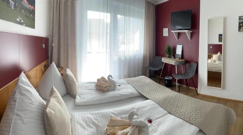 חדר סטנדרט עם מרפסת, Seehaus Kärnten Inn Mit Direktem Seezugang Und E Ladestation