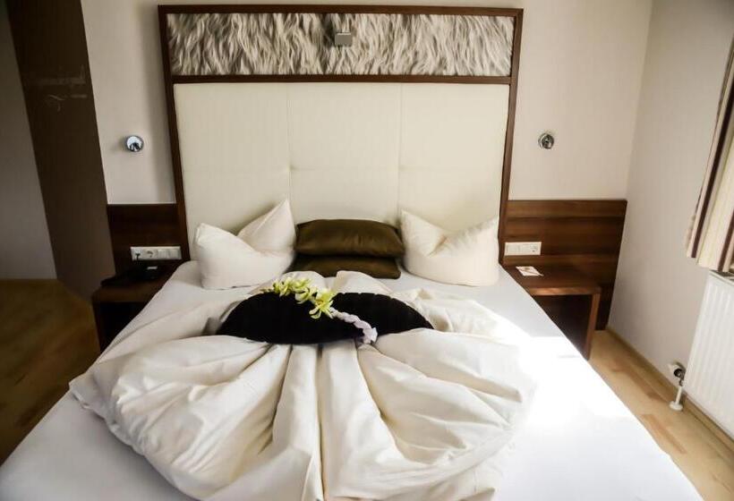 Полулюкс Повышенной Комфортности, Jennys Schlössl