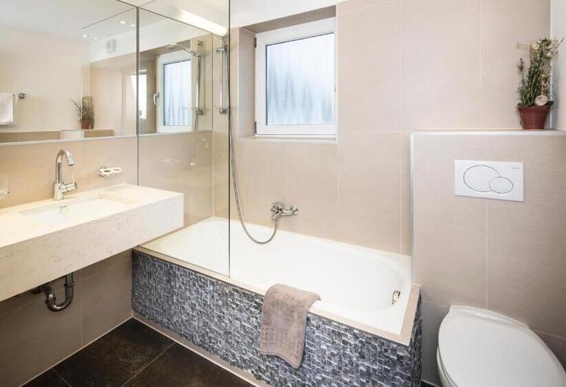 Quarto Triplo Comfort, Jägerhof Und Jagdhaus