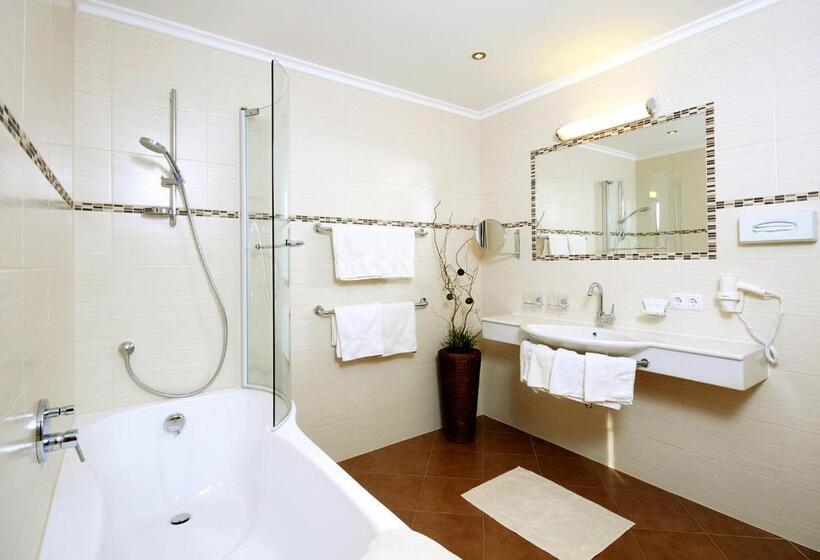 Quarto Triplo Comfort, Jägerhof Und Jagdhaus