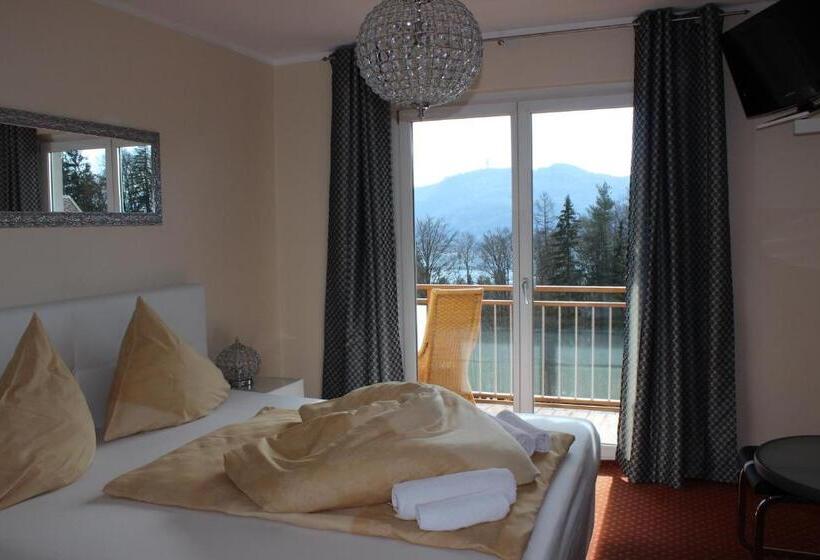 Standard studio with lake view, Pension Krakolinig