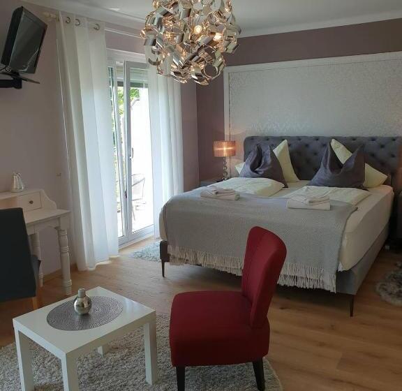 Superior studio with lake view, Pension Krakolinig