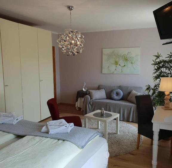 Superior studio with lake view, Pension Krakolinig