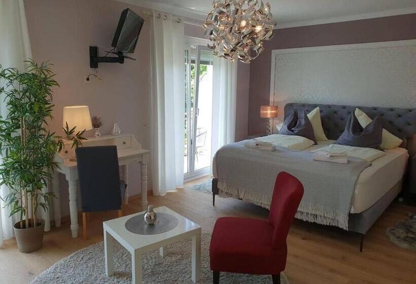 Superior studio with lake view, Pension Krakolinig