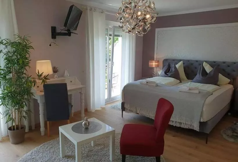 Superior studio with lake view, Pension Krakolinig
