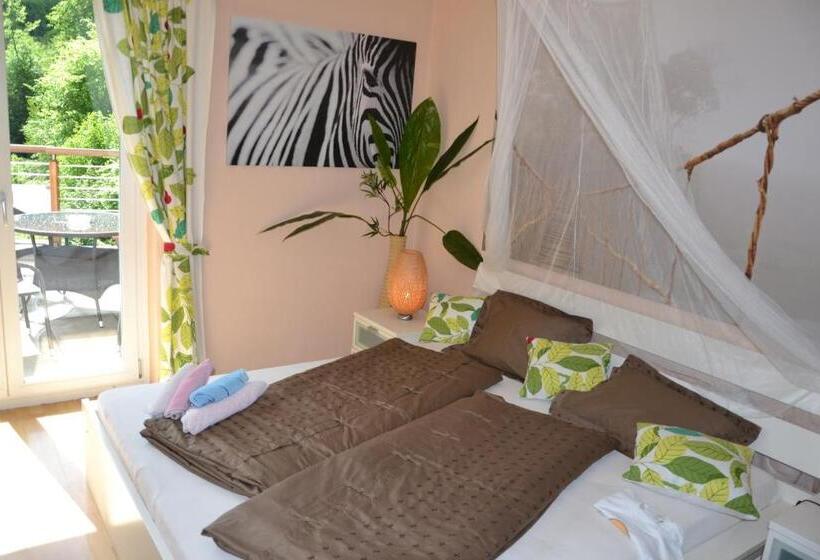 Superior studio with lake view, Pension Krakolinig