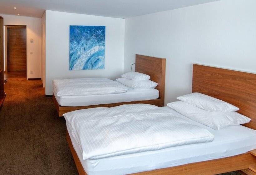 펜트하우스 스위트, Pepis Ski