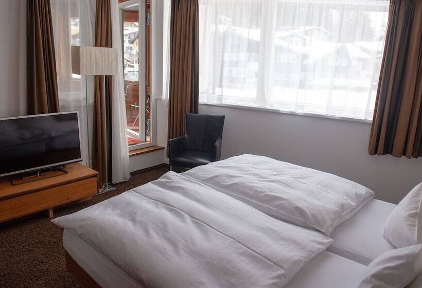 펜트하우스 스위트, Pepis Ski