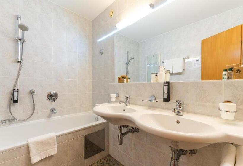 Полулюкс с Балконом, Tia Monte Nauders