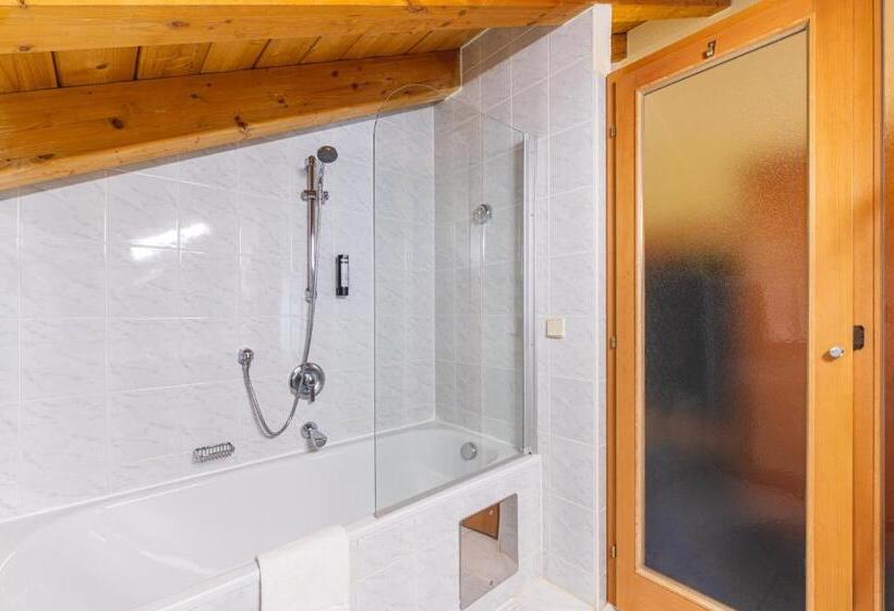 Номер Стандарт, Tia Monte Nauders