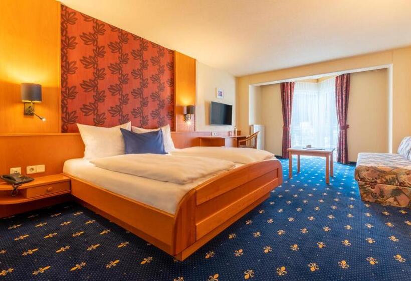 Номер Стандарт, Tia Monte Nauders