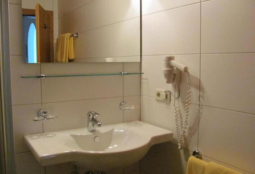 Quarto Estandar com Sacada, Landhaus Zillertal