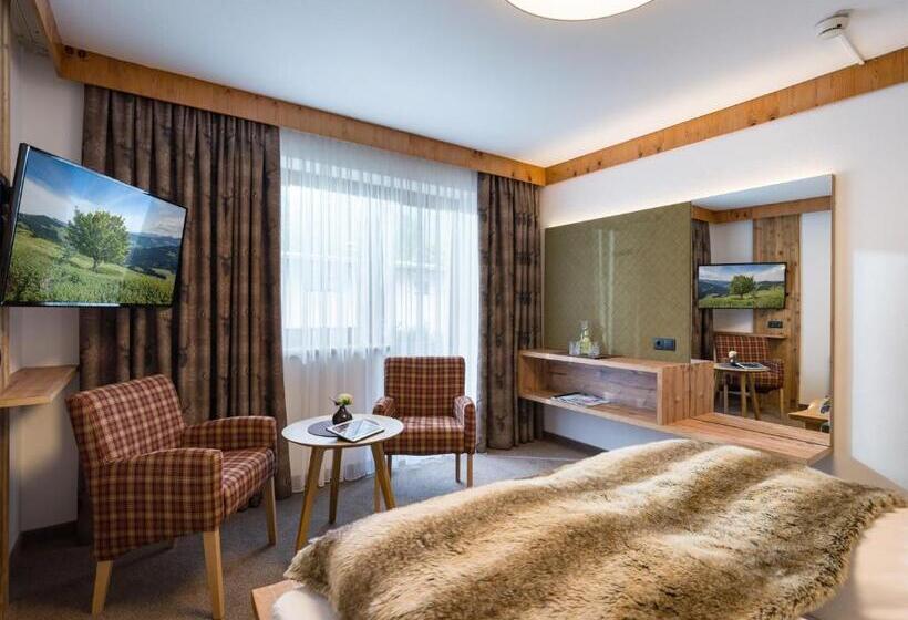 Quarto Estandar com Sacada, Landhaus Zillertal